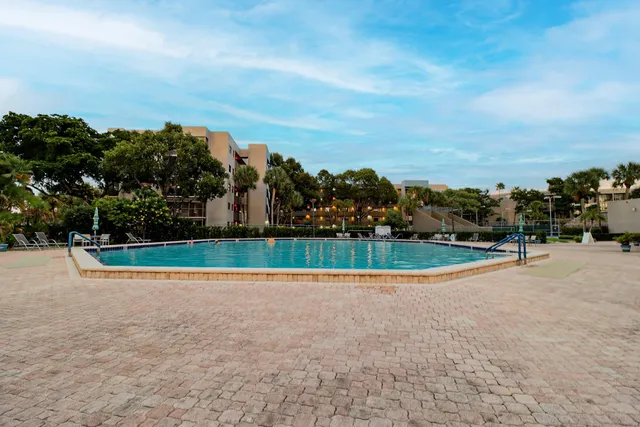 $200,000 | 1100 Colony Point Circle, Unit 415, Pembroke Pines, FL 33026