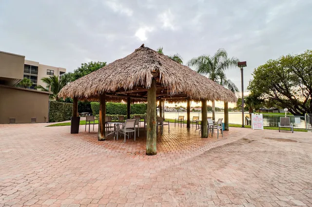 $200,000 | 1100 Colony Point Circle, Unit 415, Pembroke Pines, FL 33026