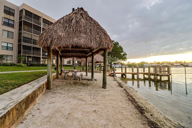 $200,000 | 1100 Colony Point Circle, Unit 415, Pembroke Pines, FL 33026