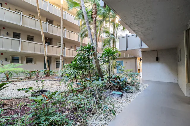 $200,000 | 1100 Colony Point Circle, Unit 415, Pembroke Pines, FL 33026