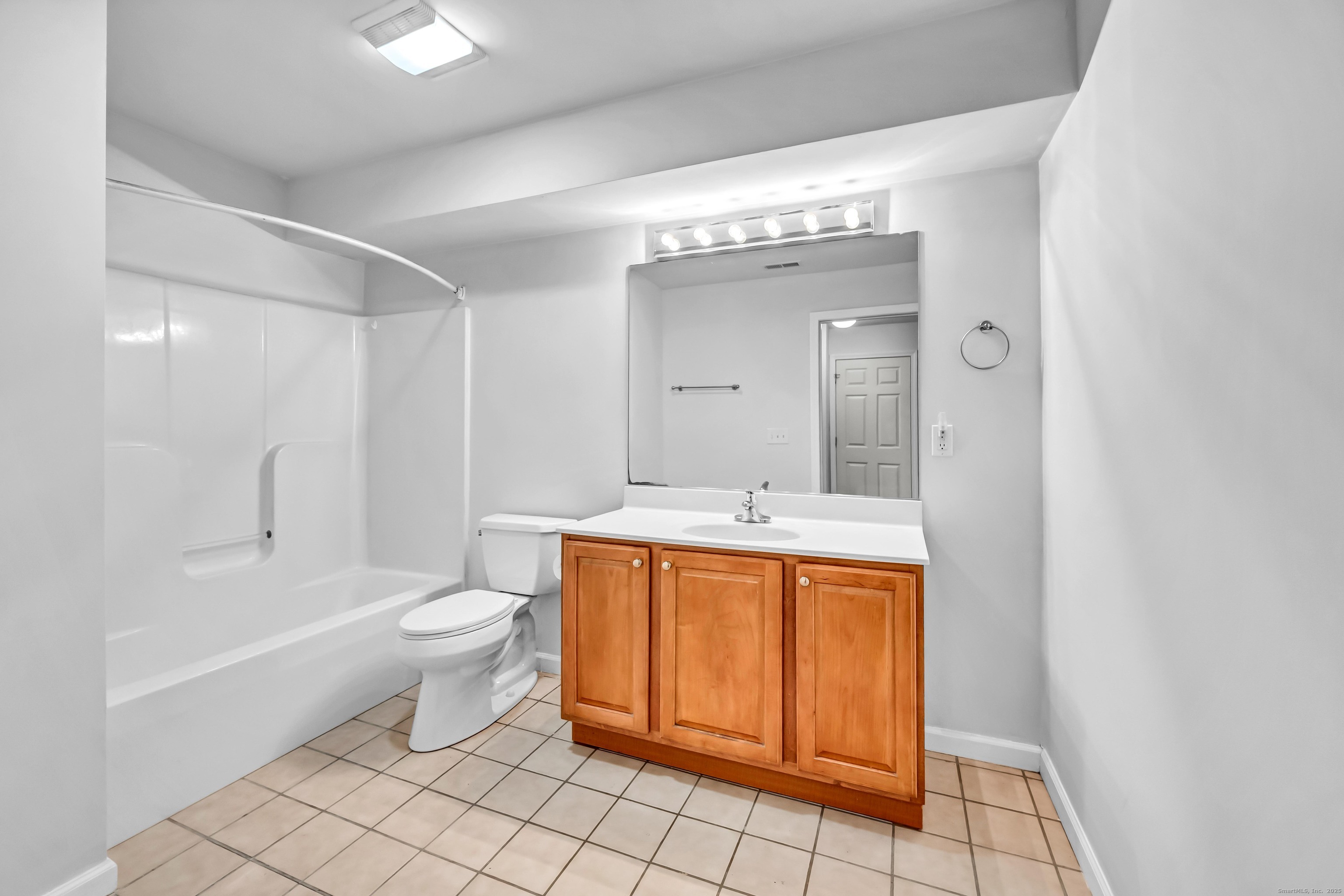 793 Federal Road, Unit 3 Brookfield, CT 06804 - Photo 15 of 30 a spacious bathroom with a toilet a sink and a bathtub