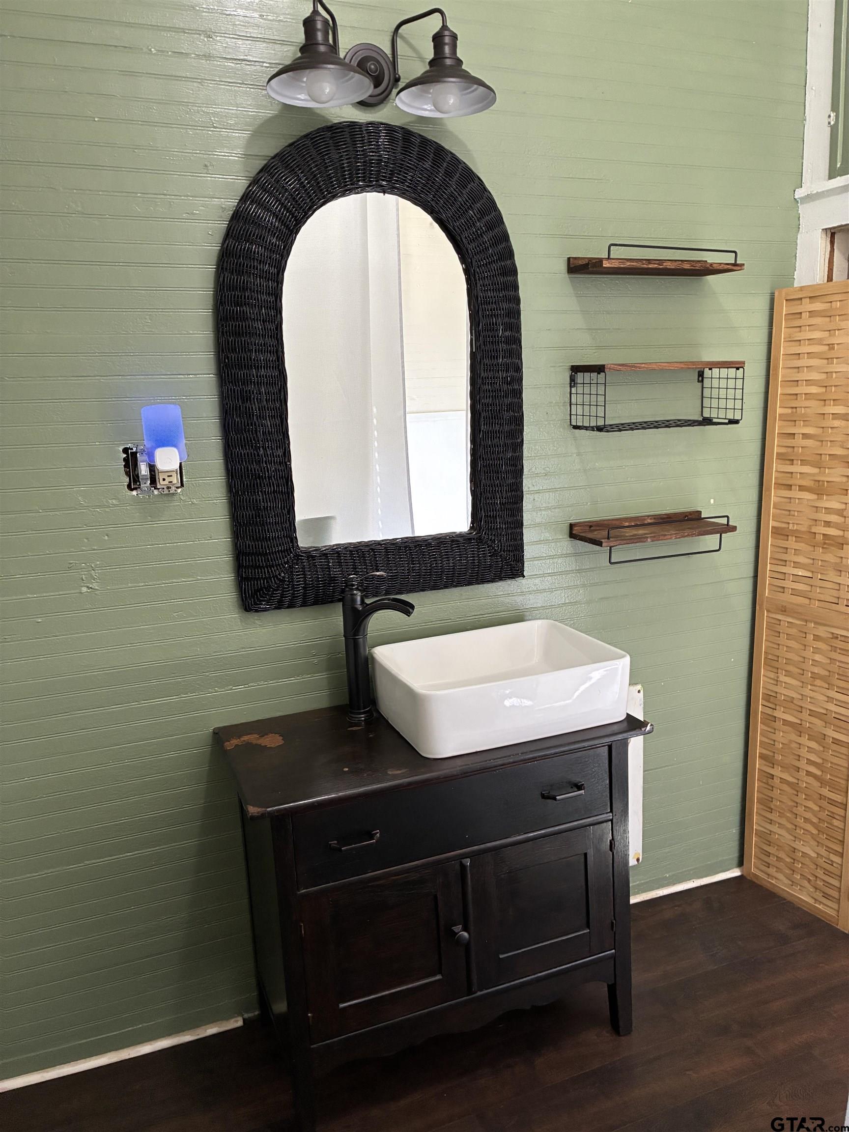 208 North Henderson Street Rusk, TX 75785 - Photo 5 of 16
