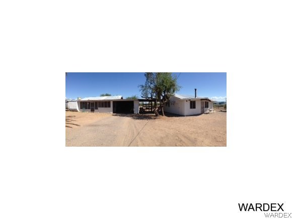 2102 Courtwright Road Mohave Valley, AZ 86440 - Photo 4 of 18 Both homes connected by a bree