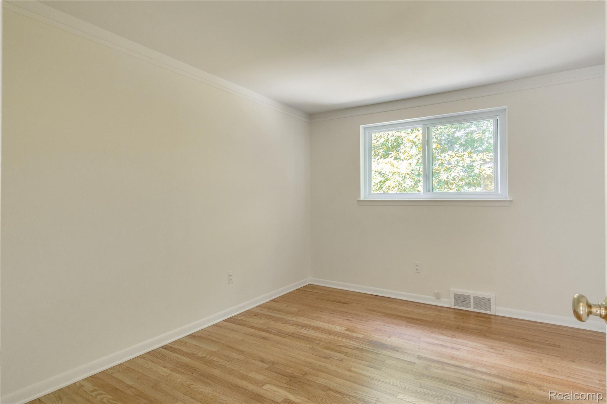 28815 Summerwood Road Farmington, MI 48334 - Photo 32 of 52 Interiors (36 of 50).jpg