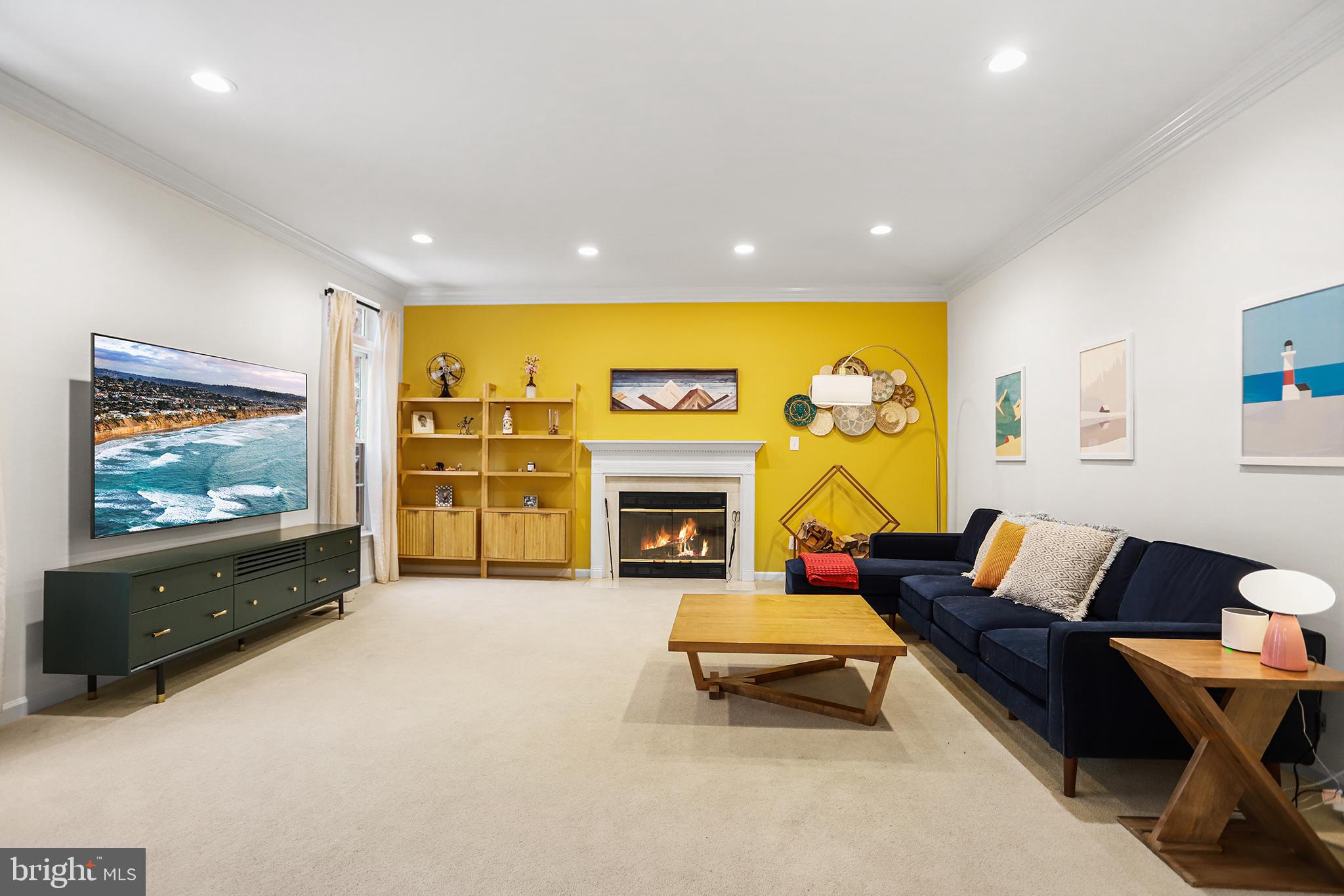 59 Huntingdon Farm Drive Glen Mills, PA 19342 - Photo 10 of 36 Vibrant living space with coastal charm.