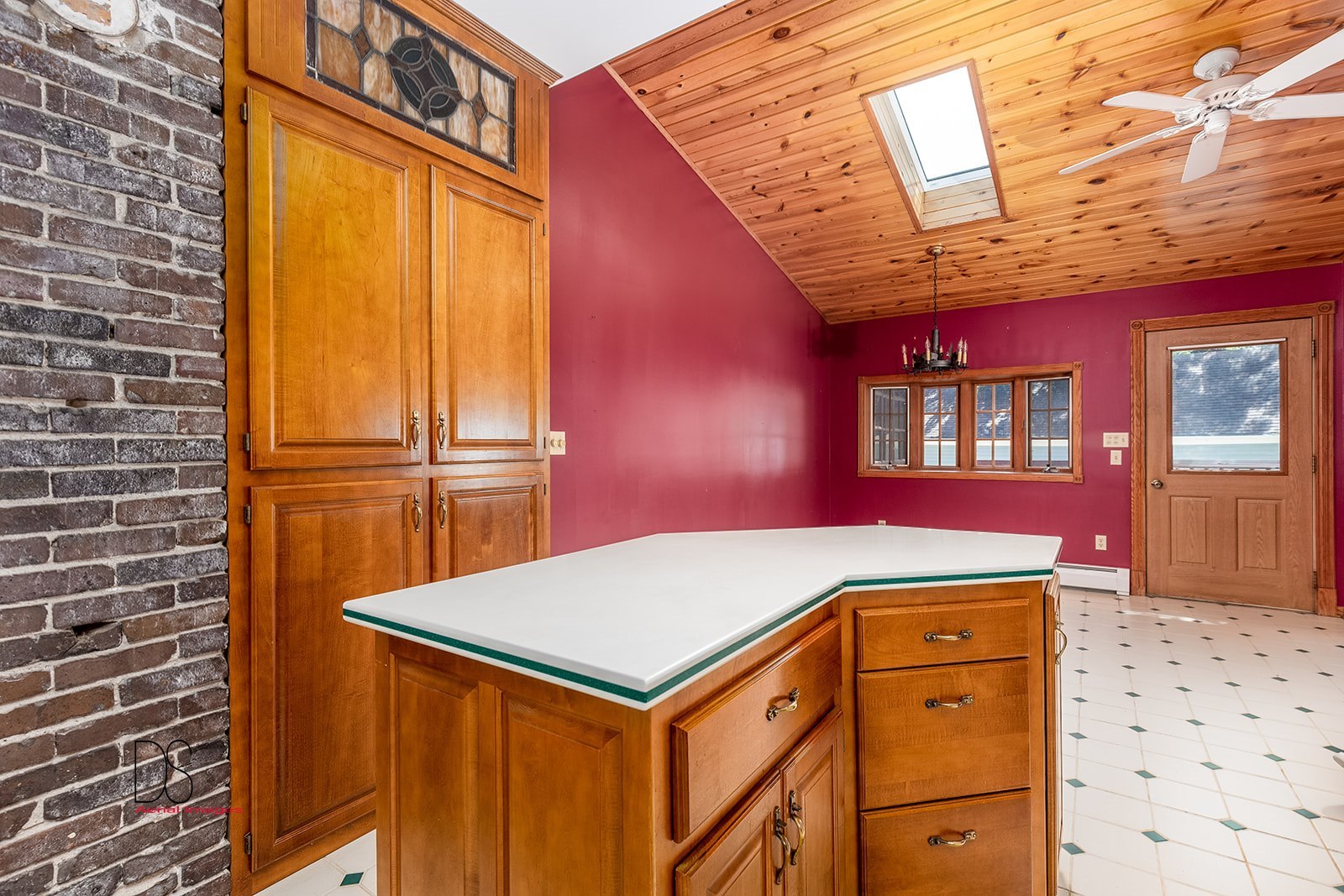 809 Ottawa Avenue Ottawa, IL 61350 - Photo 14 of 39 a view of front door