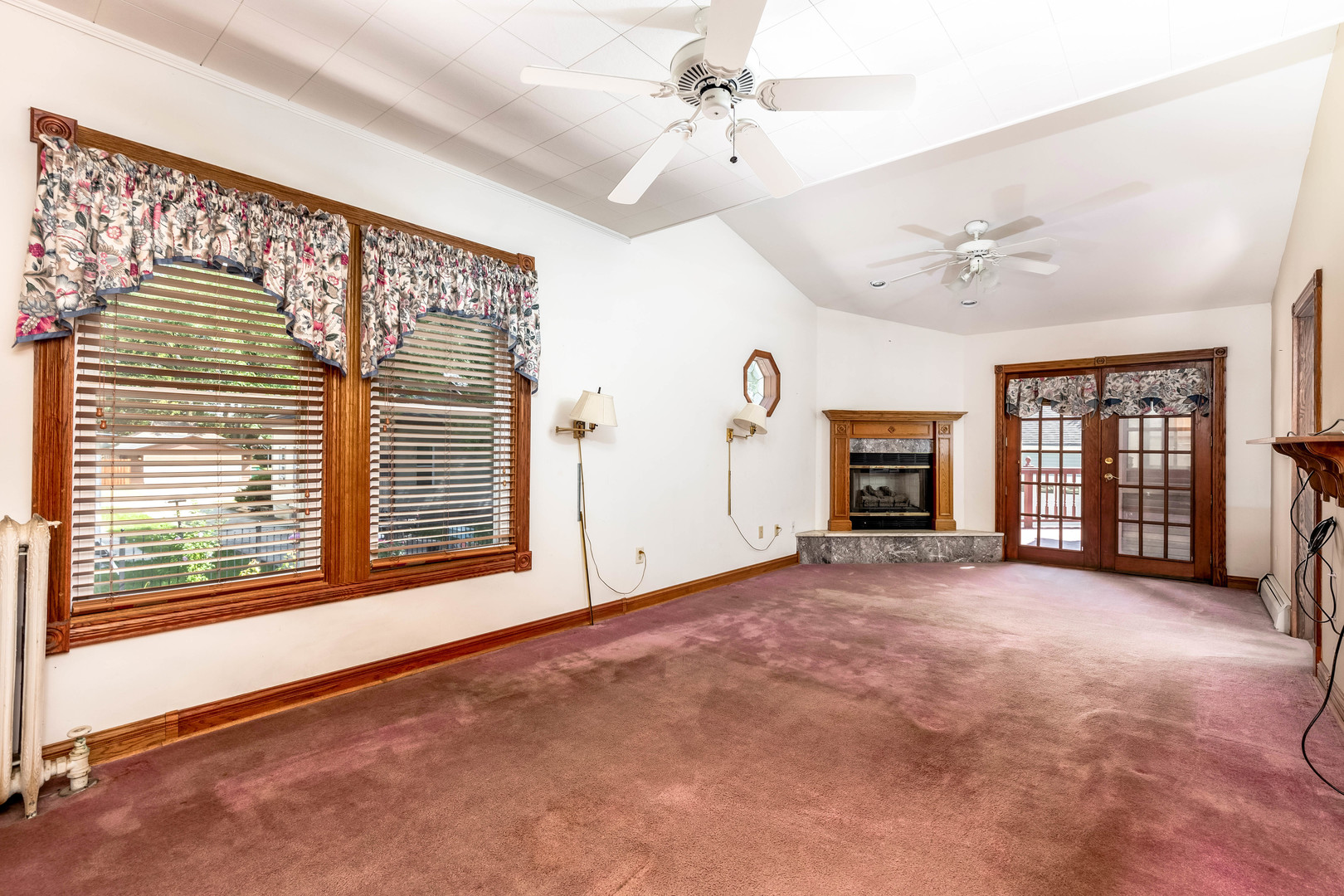 809 Ottawa Avenue Ottawa, IL 61350 - Photo 16 of 39 a view of an empty room with a window and a kitchen