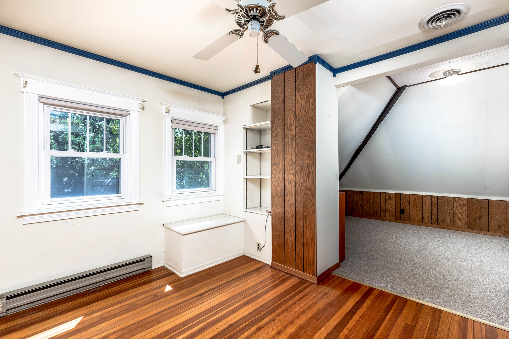 809 Ottawa Avenue Ottawa, IL 61350 - Photo 22 of 39 a view of an empty room with a window