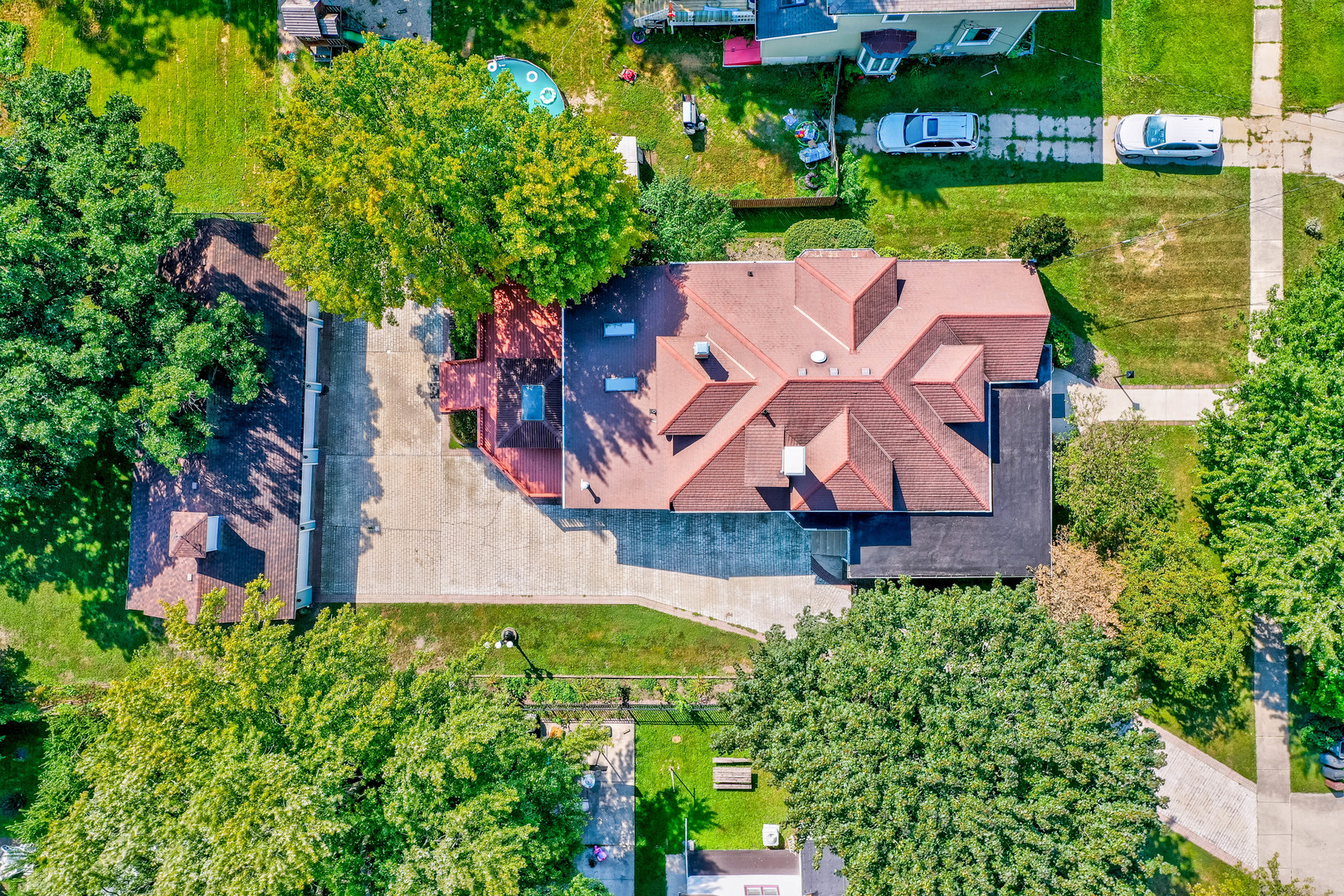 809 Ottawa Avenue Ottawa, IL 61350 - Photo 34 of 39 a aerial view of a house with swimming pool garden and outdoor seating