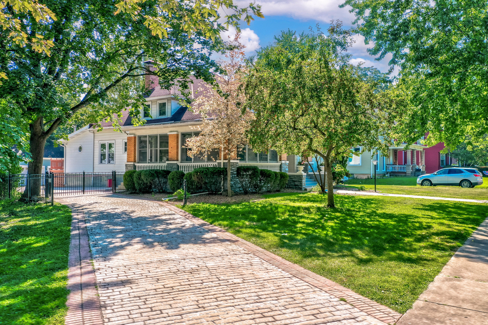 809 Ottawa Avenue Ottawa, IL 61350 - Photo 38 of 39 a front view of a house with a yard