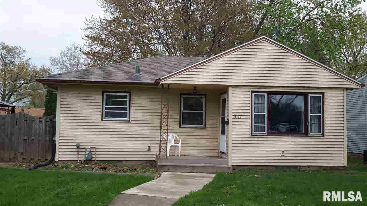 2047 36th Street Rock Island, IL 61201 - Photo 2 of 16