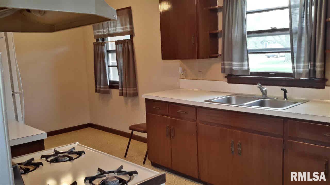 2047 36th Street Rock Island, IL 61201 - Photo 6 of 16