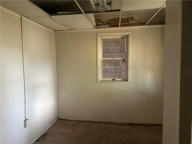 a view of utility room