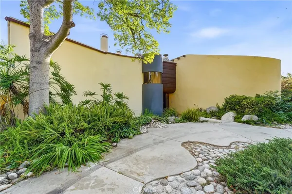 $2,348,000 | 2421 Ardsheal Drive, La Habra Heights, CA 90631