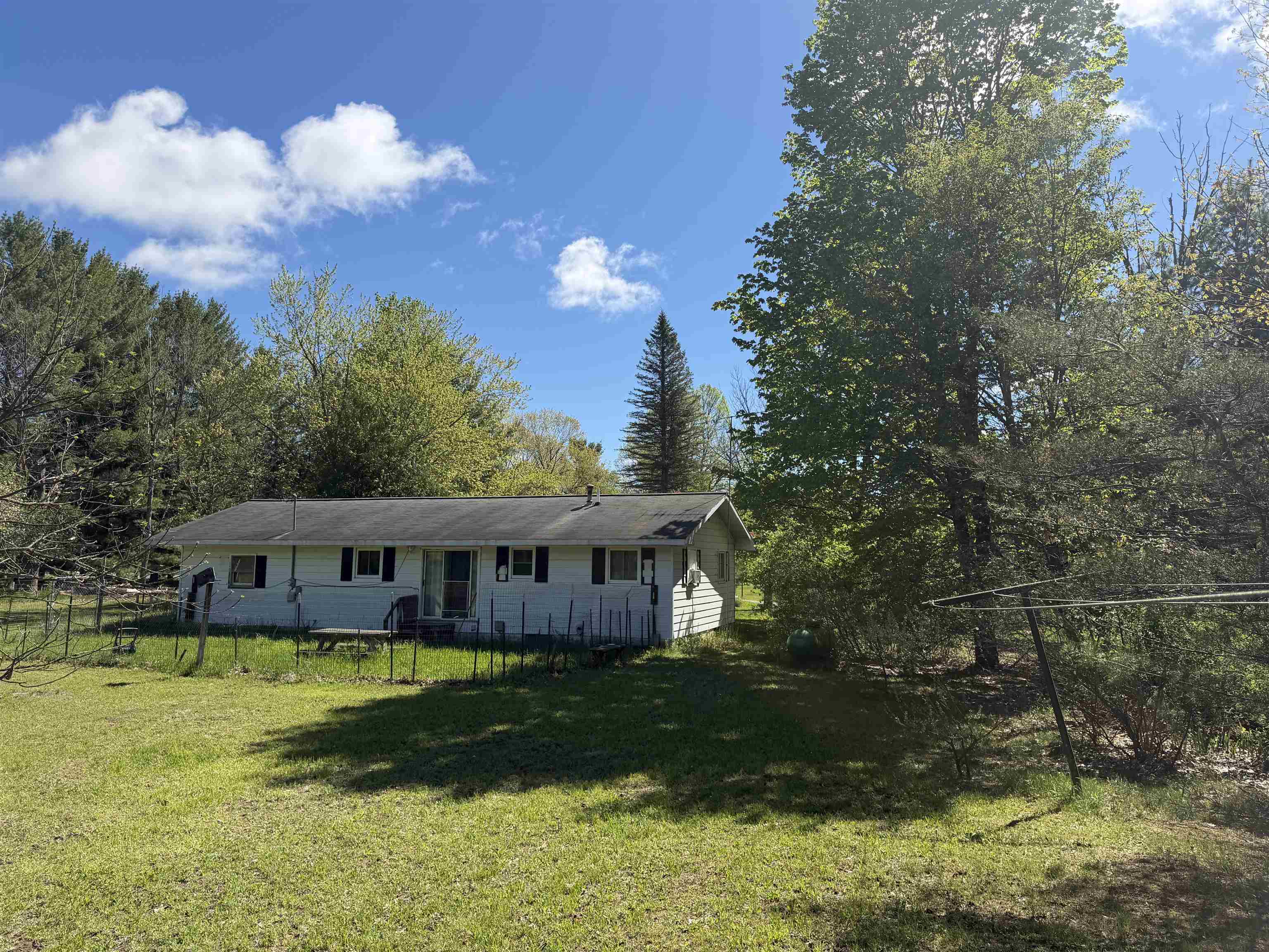 6296 North Reynolds Road Lake Ann, MI 49650 - Photo 4 of 32