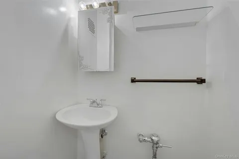 $435,000 | 620 Pelham Road, Unit 6J, New Rochelle, NY 10805