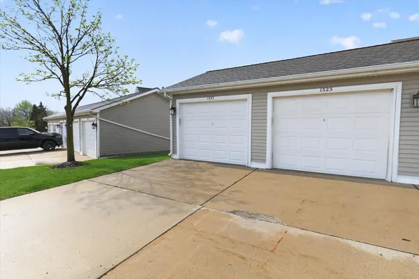 $279,900 | 1523 Long Meadow Trail Drive, Ann Arbor, MI 48108