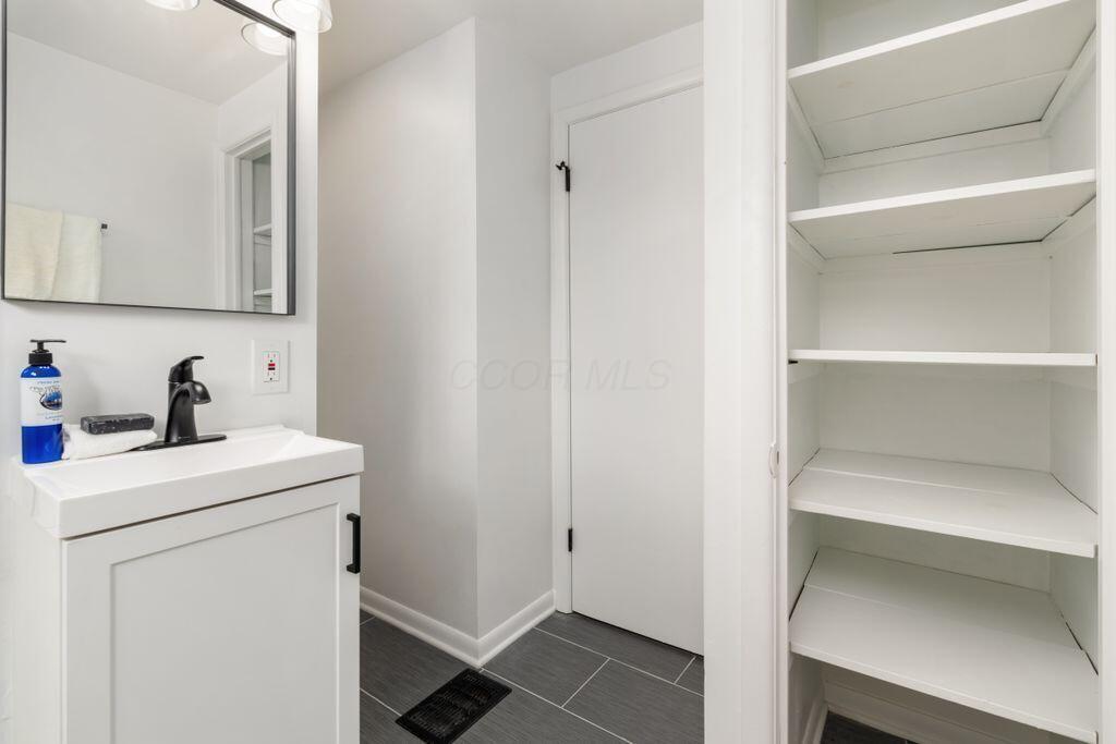 1363 Coburg Road Columbus, OH 43227 - Photo 23 of 37 Full Bathroom 2