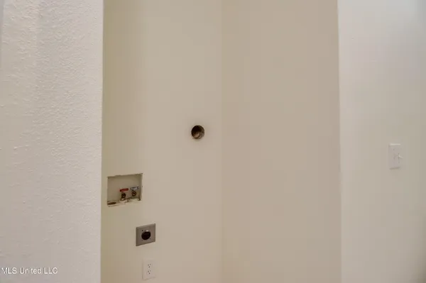 $1,700 | 1101 Century Oaks Drive, Unit B, Gulfport, MS 39507