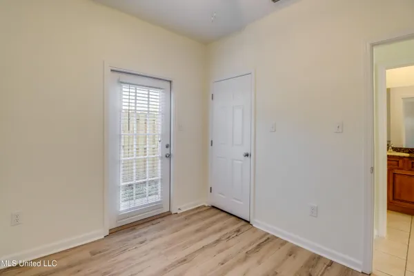 $1,700 | 1101 Century Oaks Drive, Unit B, Gulfport, MS 39507