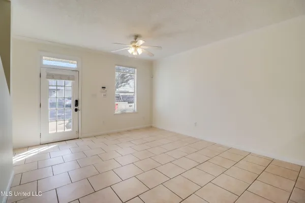 $1,700 | 1101 Century Oaks Drive, Unit B, Gulfport, MS 39507