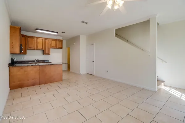 $1,700 | 1101 Century Oaks Drive, Unit B, Gulfport, MS 39507