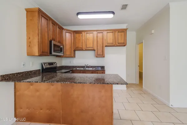 $1,700 | 1101 Century Oaks Drive, Unit B, Gulfport, MS 39507