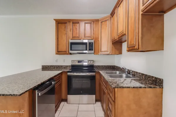 $1,700 | 1101 Century Oaks Drive, Unit B, Gulfport, MS 39507