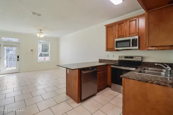 $1,700 | 1101 Century Oaks Drive, Unit B, Gulfport, MS 39507