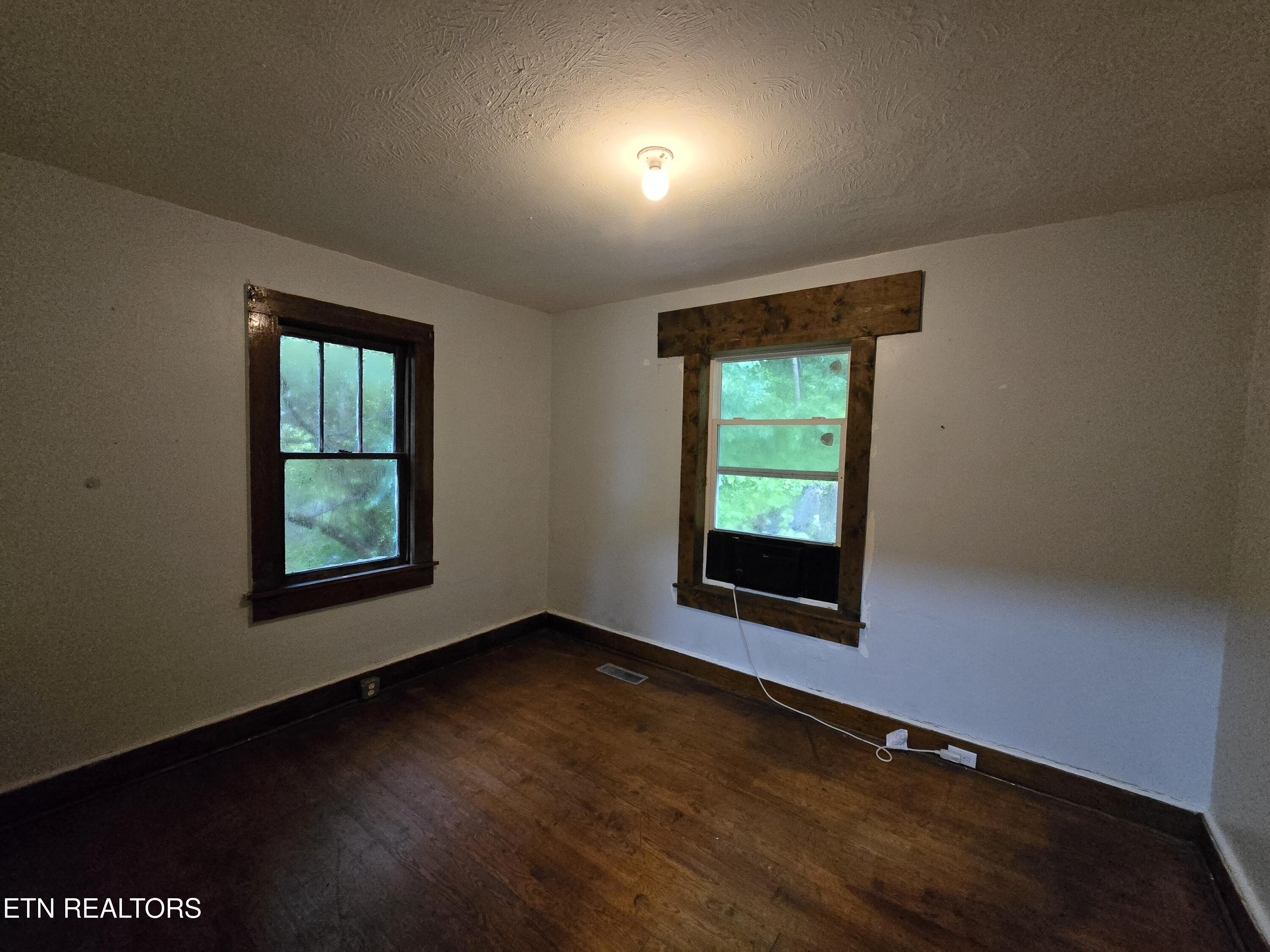 160 Old Fincastle Road Rose Hill, VA 24281 - Photo 9 of 17 20260609_181422