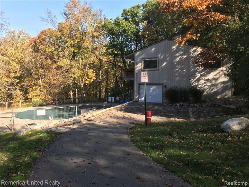 1677 Riverside Drive Rochester Hills, MI 48309 - Photo 3 of 20