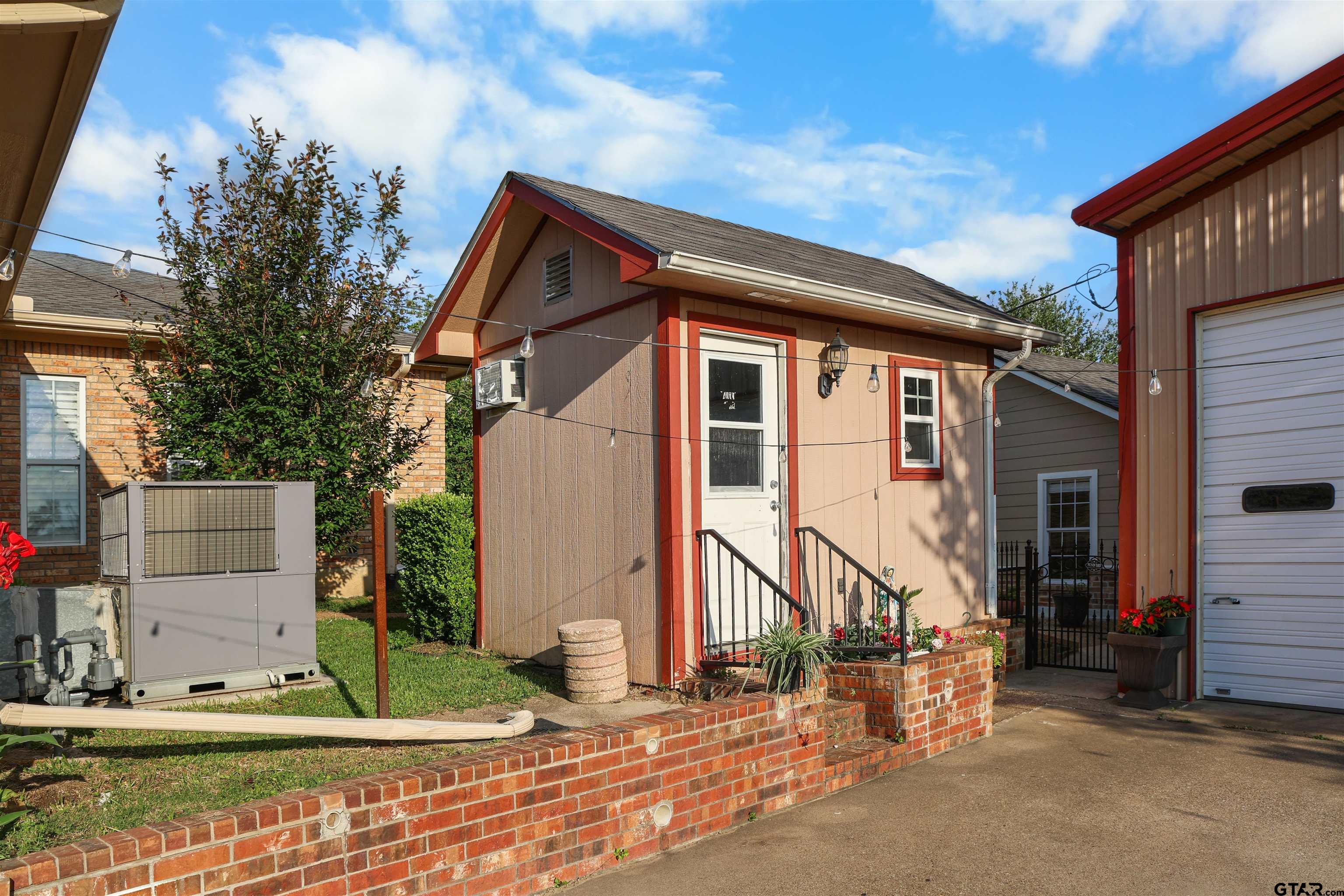 11931 State Highway 64 Tyler, TX 75704 - Photo 39 of 44 a front view of a house with a garden