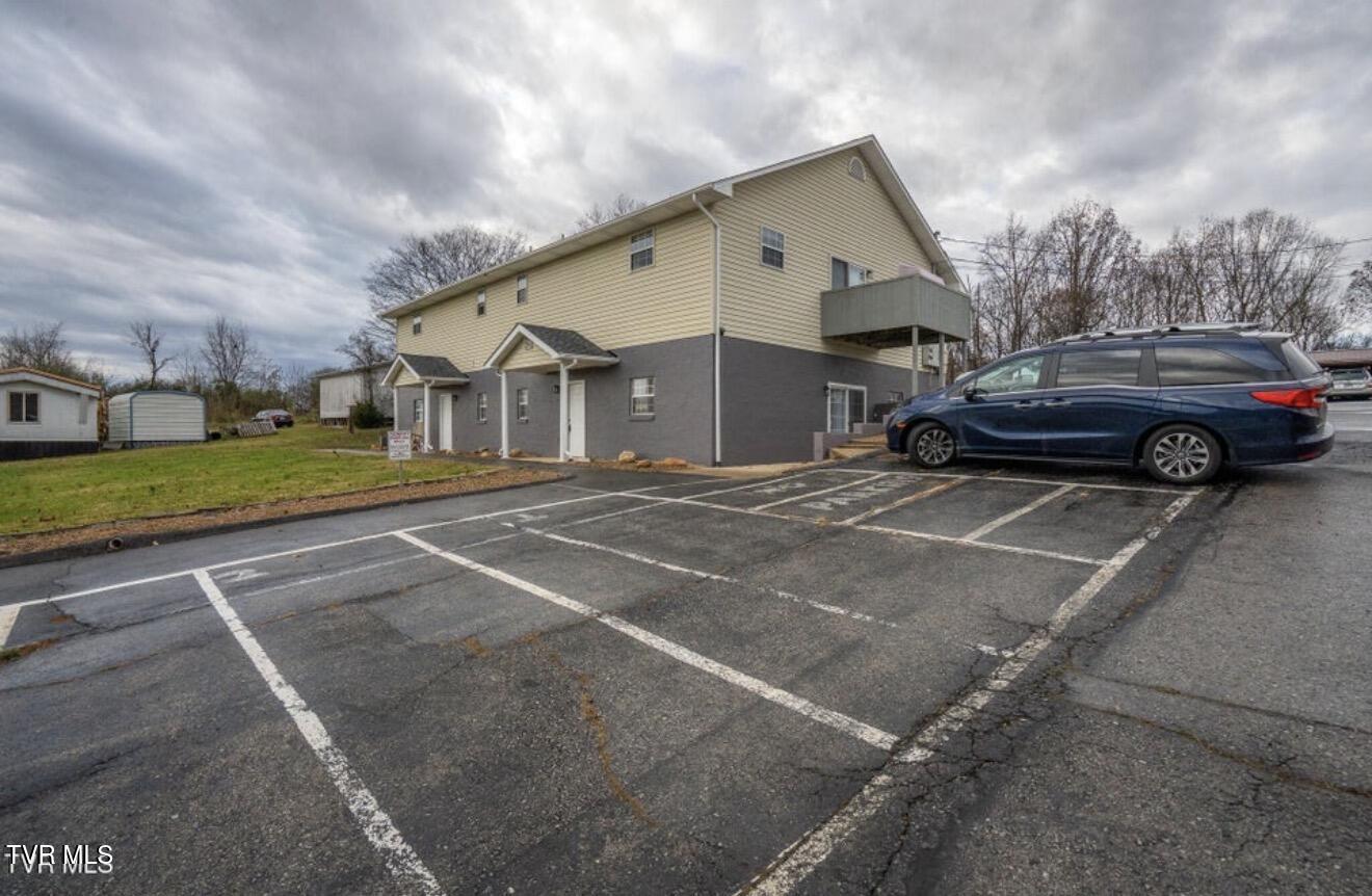740 Sunnyside Road, Unit 2 Greeneville, TN 37743 - Photo 5 of 12 IMG_9143