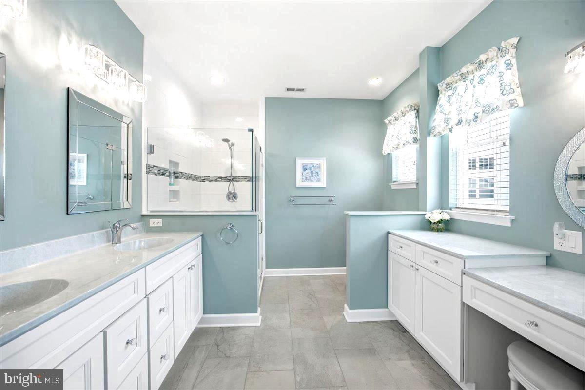 44 Mitchell Court Marlton, NJ 08053 - Photo 21 of 46 a spacious bathroom with a double vanity sink mirror and a bathtub