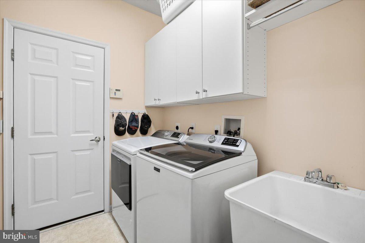 44 Mitchell Court Marlton, NJ 08053 - Photo 24 of 46 a kitchen that has a sink and a stove