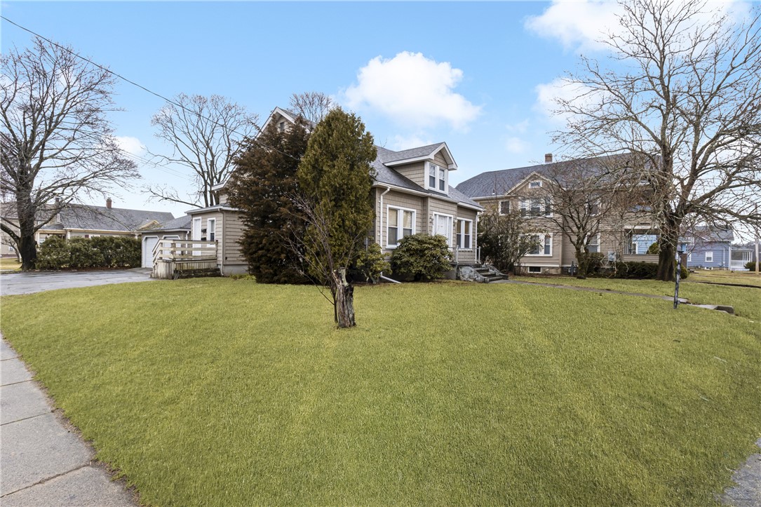 543 Smithfield Road North Smithfield, RI 02896 - Photo 2 of 28