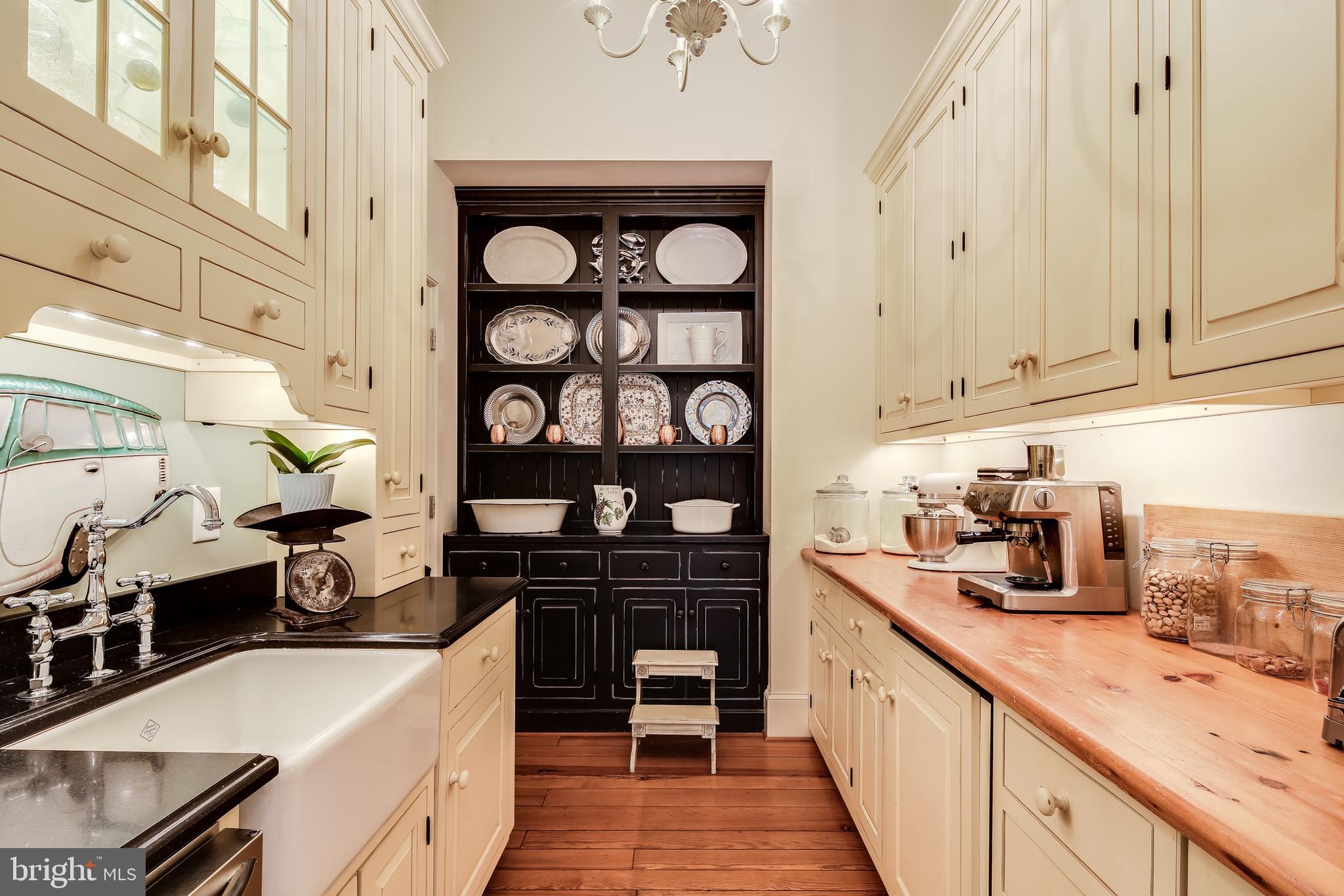 2209 Ridge Road Reisterstown, MD 21136 - Photo 14 of 47 Pantry