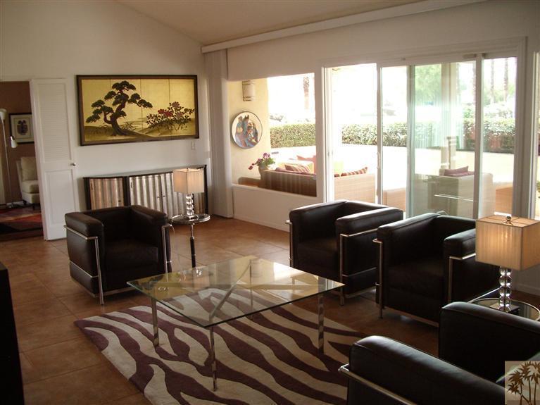 a view of a livingroom with furniture