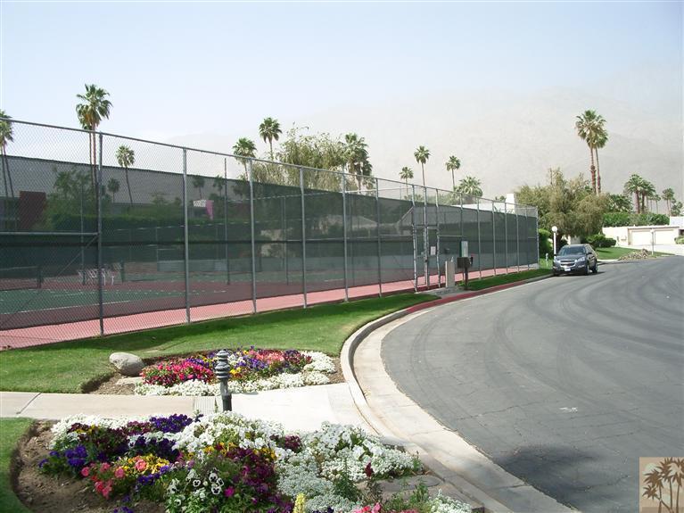 1717 East Sonora Road Palm Springs, CA 92264 - Photo 24 of 25 a view of a park with a fountain