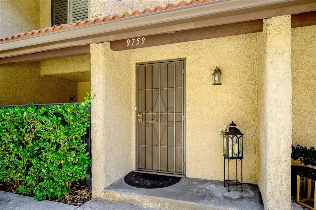 9759 Vía Roma Burbank, CA 91504 - Photo 2 of 45 Gallery Image 2