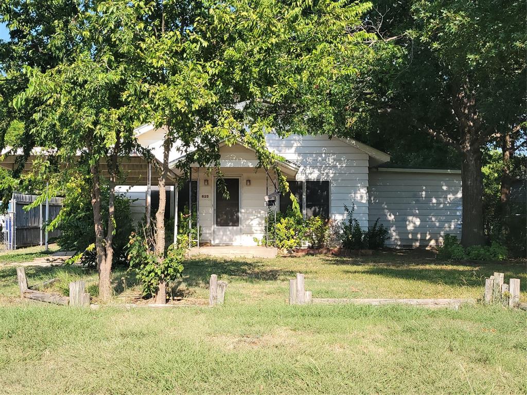 825 Texas Street Graham, TX 76450 - Photo 1 of 1