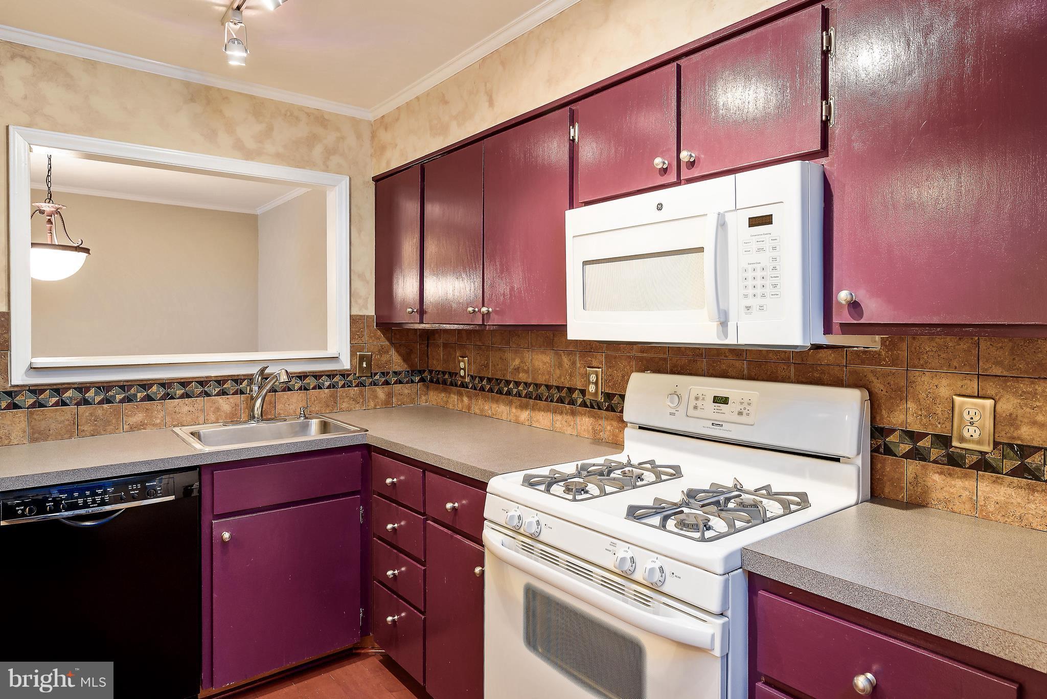 243 Loudoun Street Southwest, Unit D Leesburg, VA 20175 - Photo 9 of 21 Kitchen