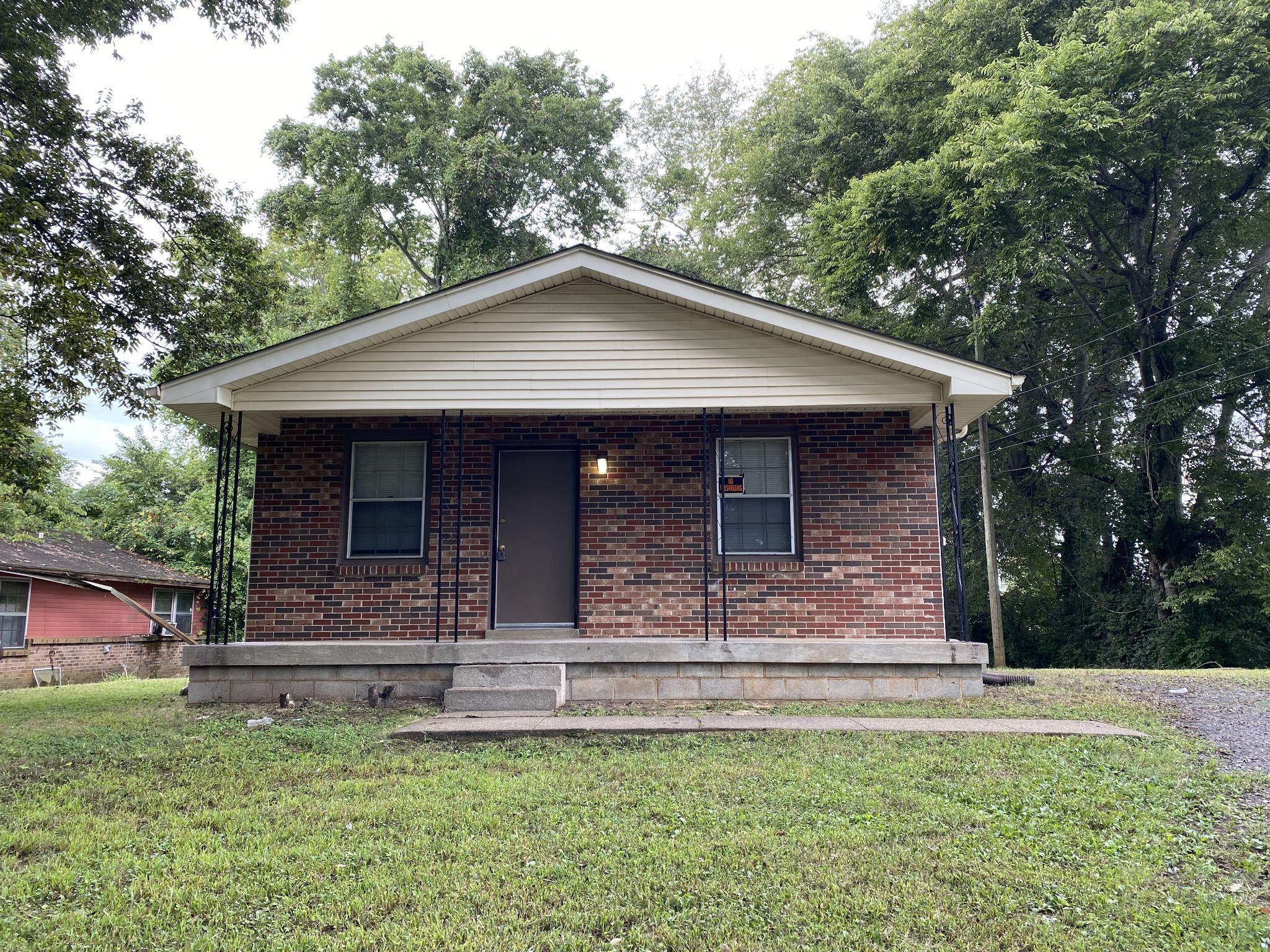 222 North 11th Street Clarksville, TN 37040 - Photo 1 of 14 a front view of a house with garden