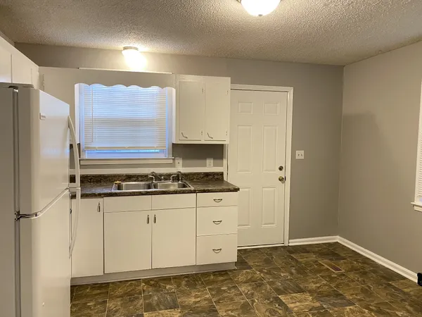 $1,050 | 222 North 11th Street, Clarksville, TN 37040