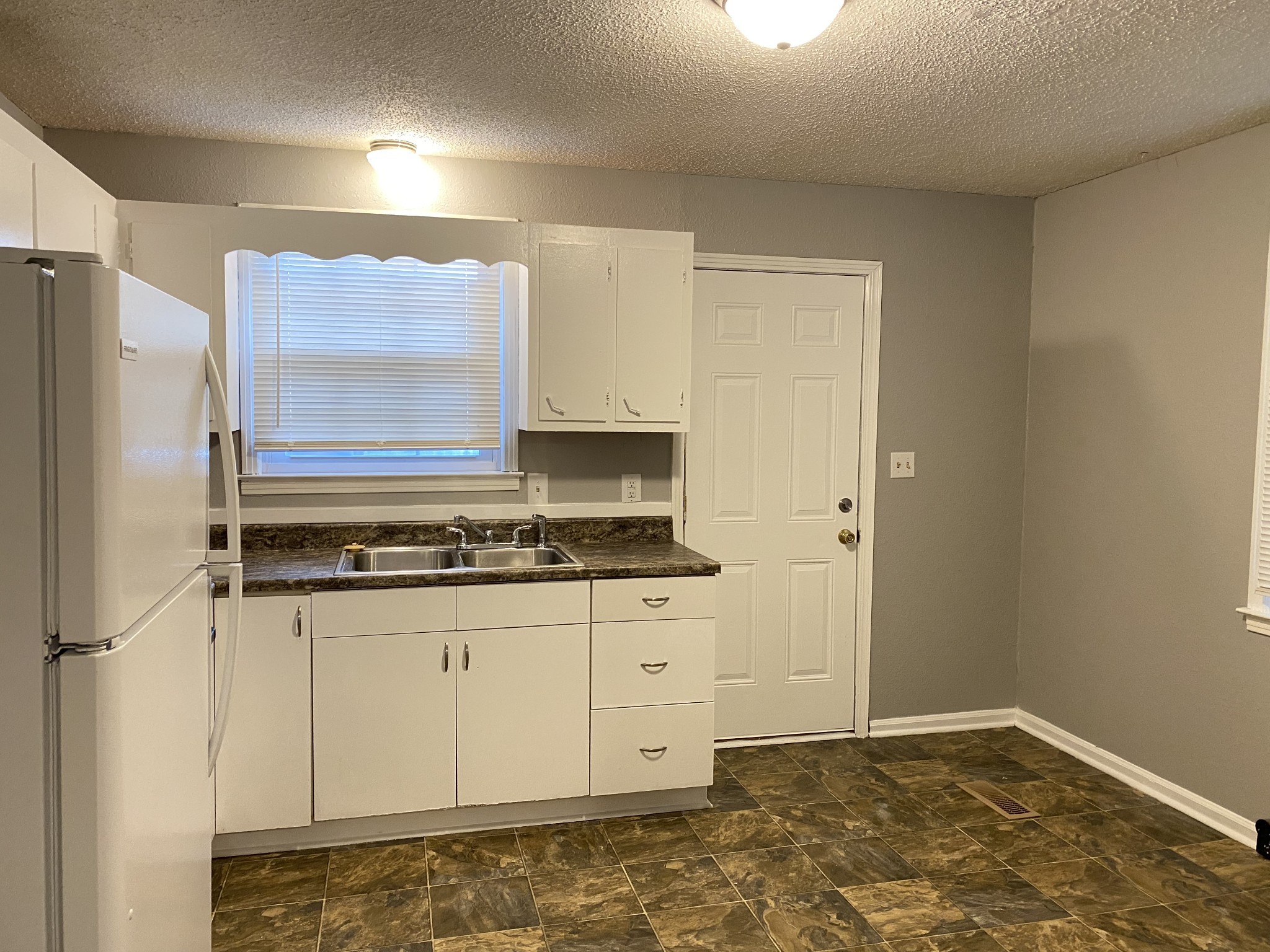 222 North 11th Street Clarksville, TN 37040 - Photo 2 of 14 a kitchen with granite countertop a stove and a refrigerator