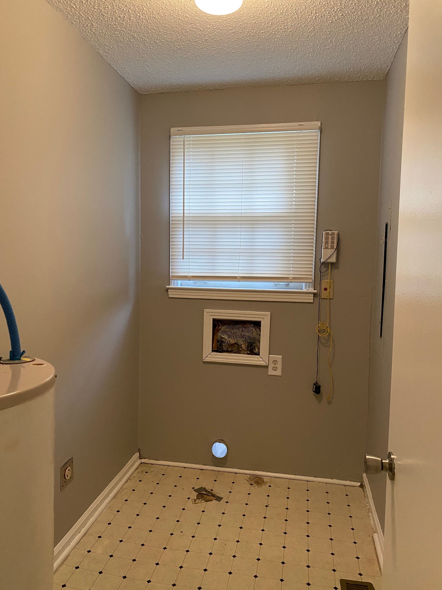 222 North 11th Street Clarksville, TN 37040 - Photo 6 of 14 a view of a bathroom