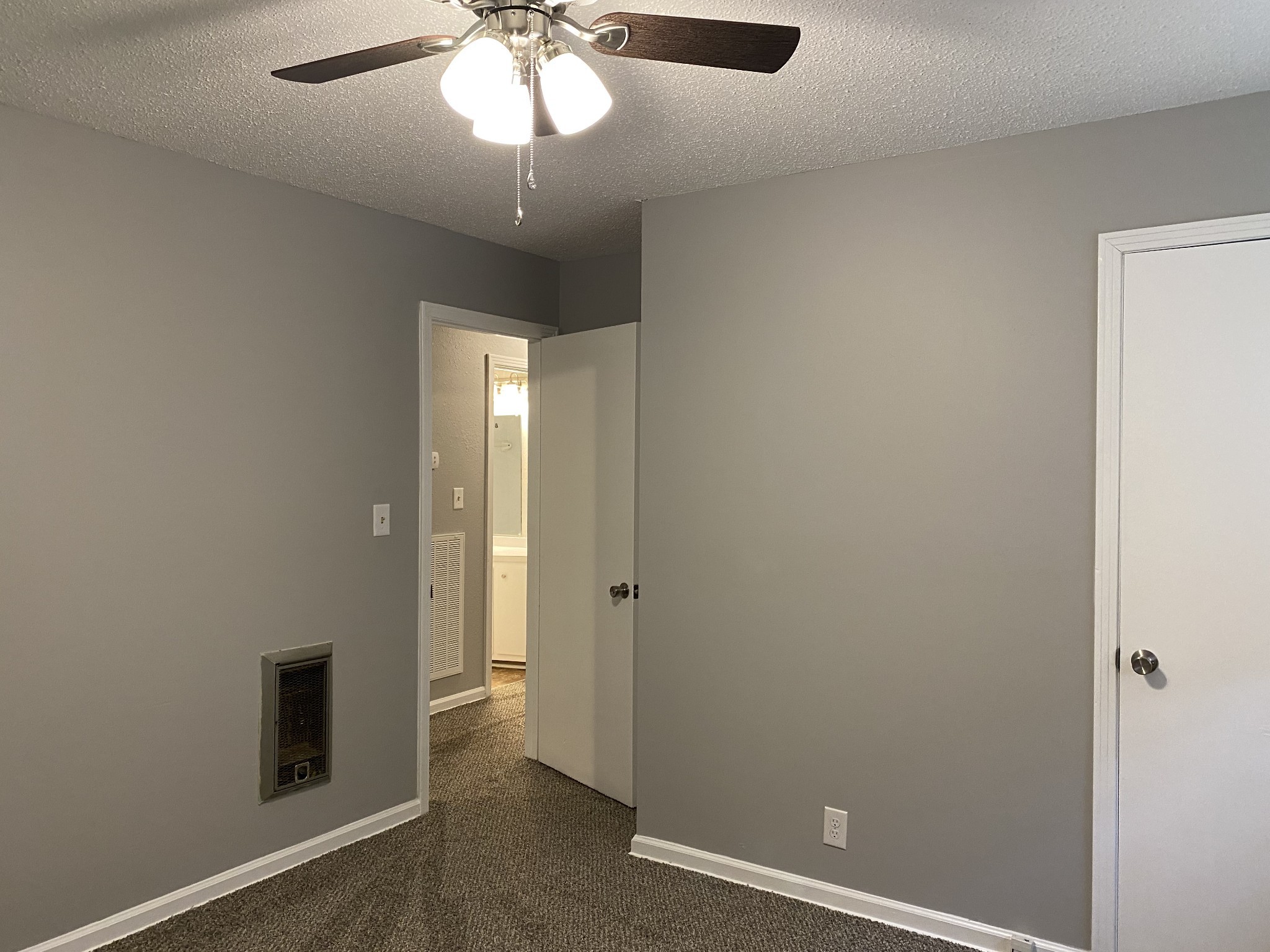 222 North 11th Street Clarksville, TN 37040 - Photo 10 of 14 en empty room with wooden floor and chandelier fan