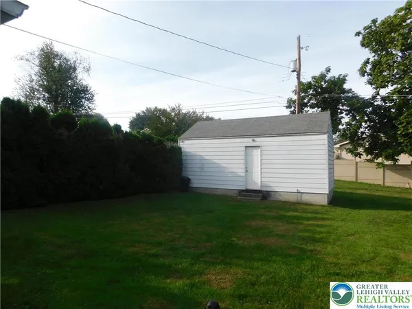 a small white building with a outdoor space