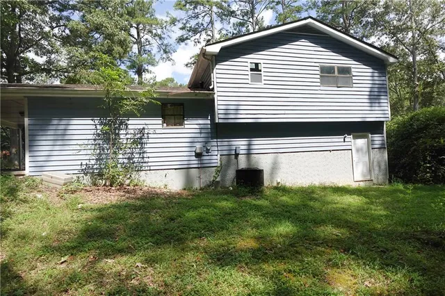 a house view with a outdoor space