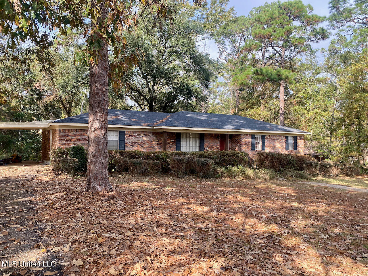 121 Ridgecrest Street Lucedale, MS 39452 - Photo 2 of 46 IMG_7316